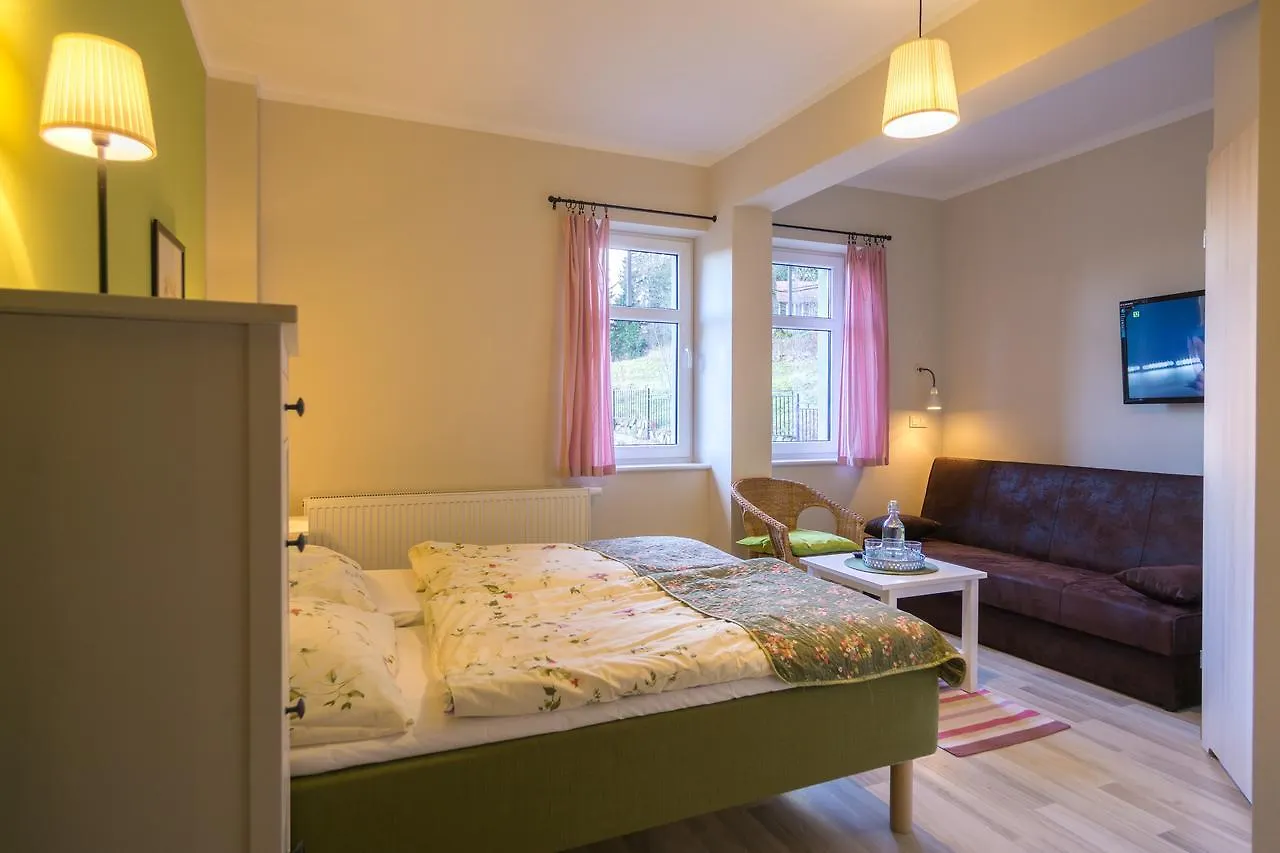 Bed and Breakfast Dom Pod Koziolkami Sklářská Poruba 3*,  Polsko